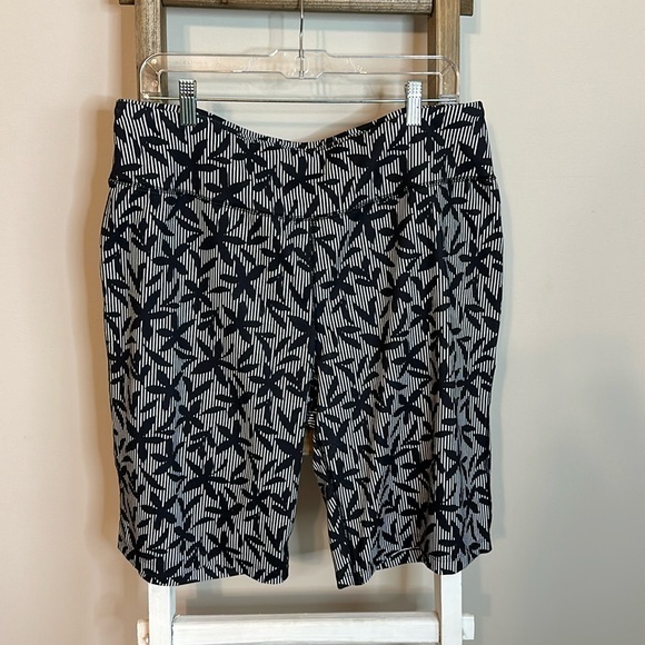 Lands' End Pants - Lands’ End Women's Active Relaxed Shorts Size XL/Tall